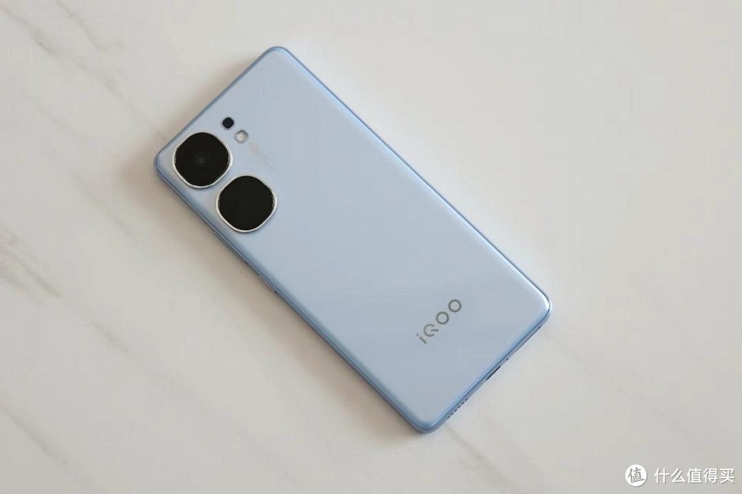 iQOO neo9S Pro星耀白真的是特别的帅。