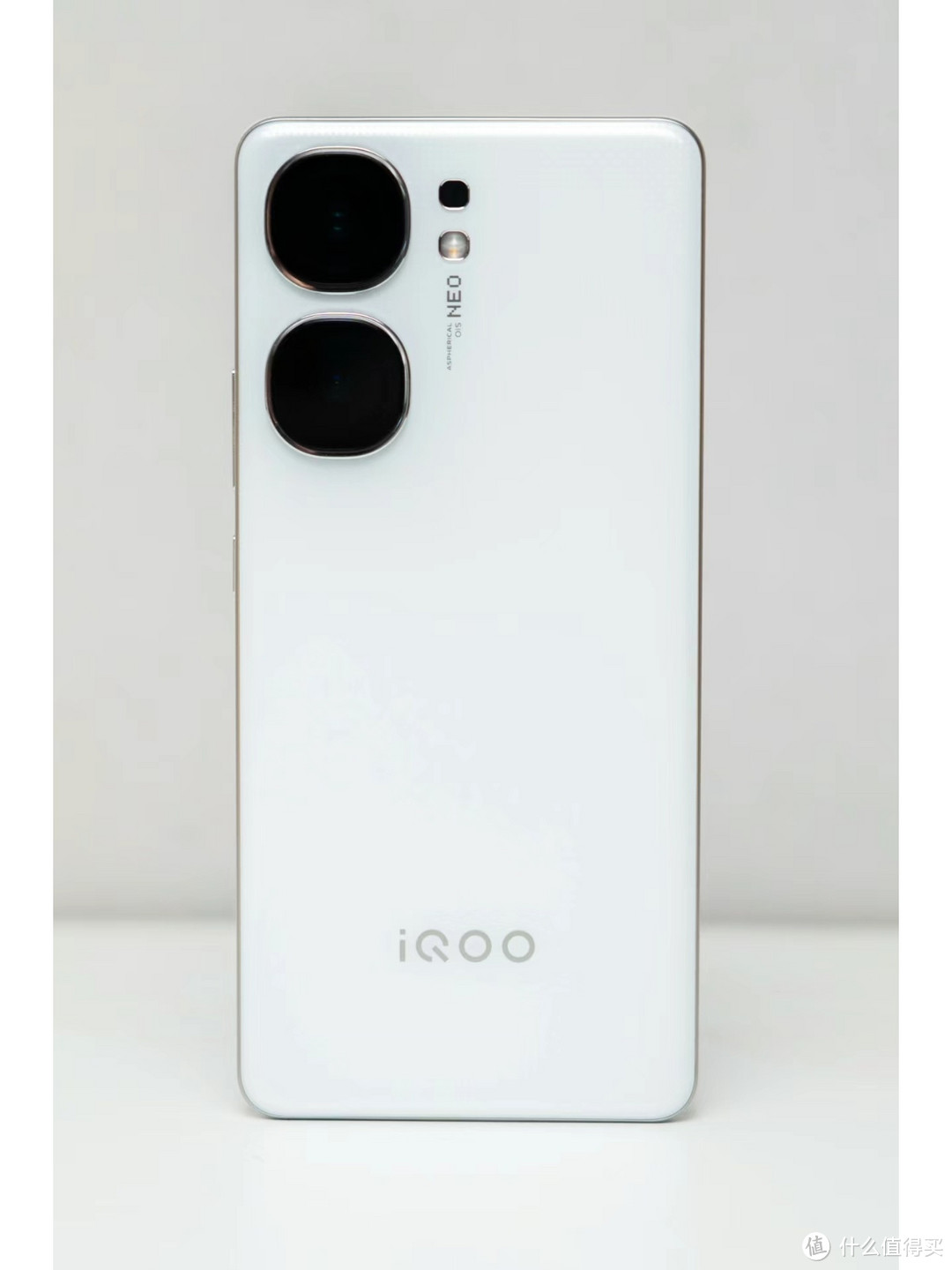 iQOO neo9S Pro星耀白真的是特别的帅。