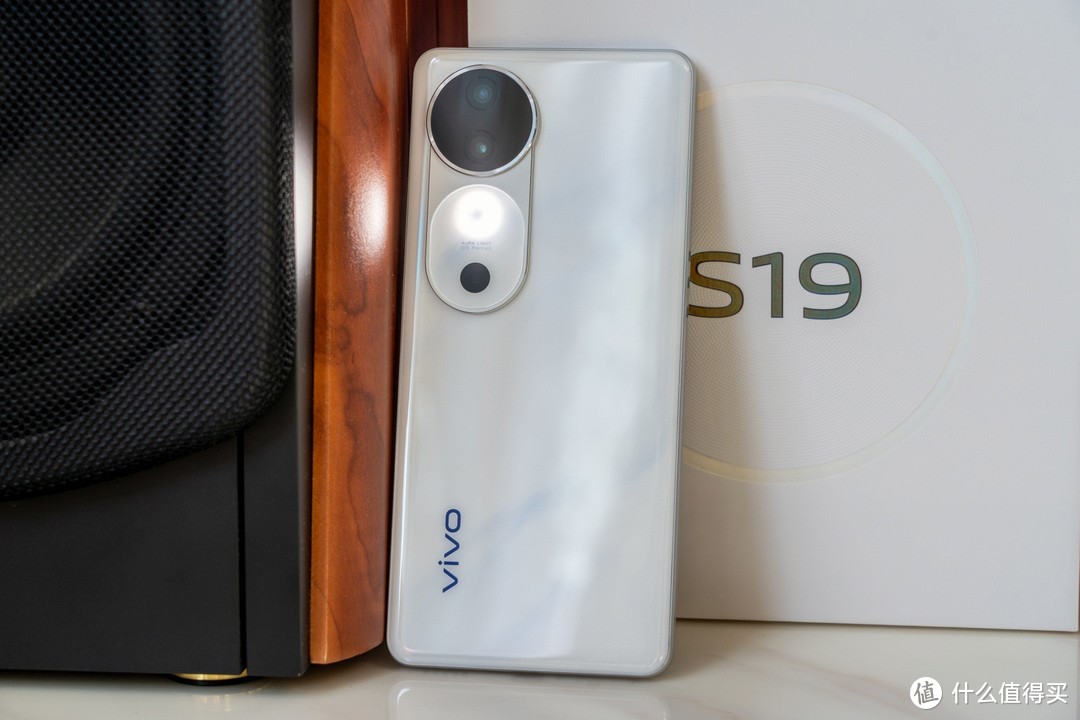 轻薄又好看，vivo S19成了直屏手机新宠