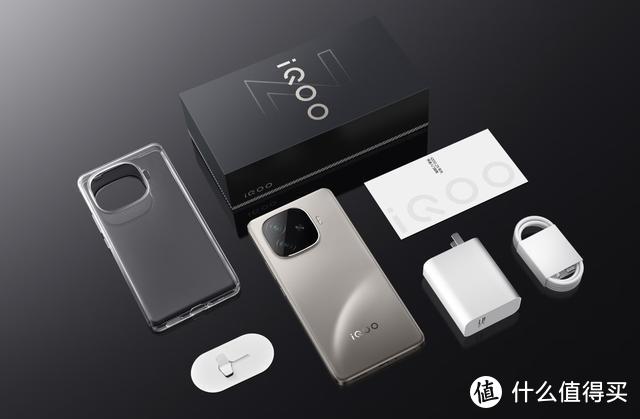 iQOO发布新机：6400mAh+7.98毫米+238万分，12GB+256GB版仅2199元