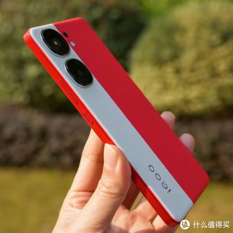 骁龙8Gen2手机沦为亲民价，到手价仅1783元，vivo下放千元市场