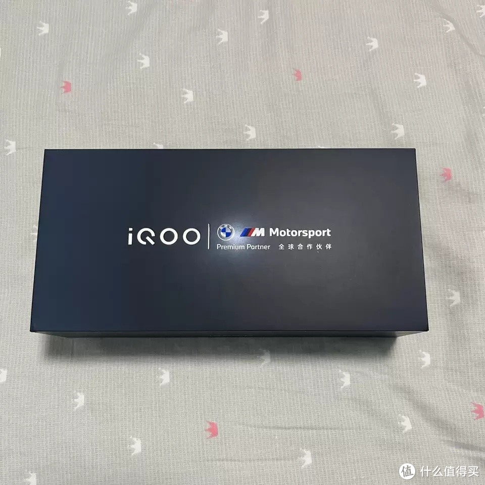 vivo iQOO 12：骁龙8Gen3自研电竞芯片，闪充助力游戏新体验