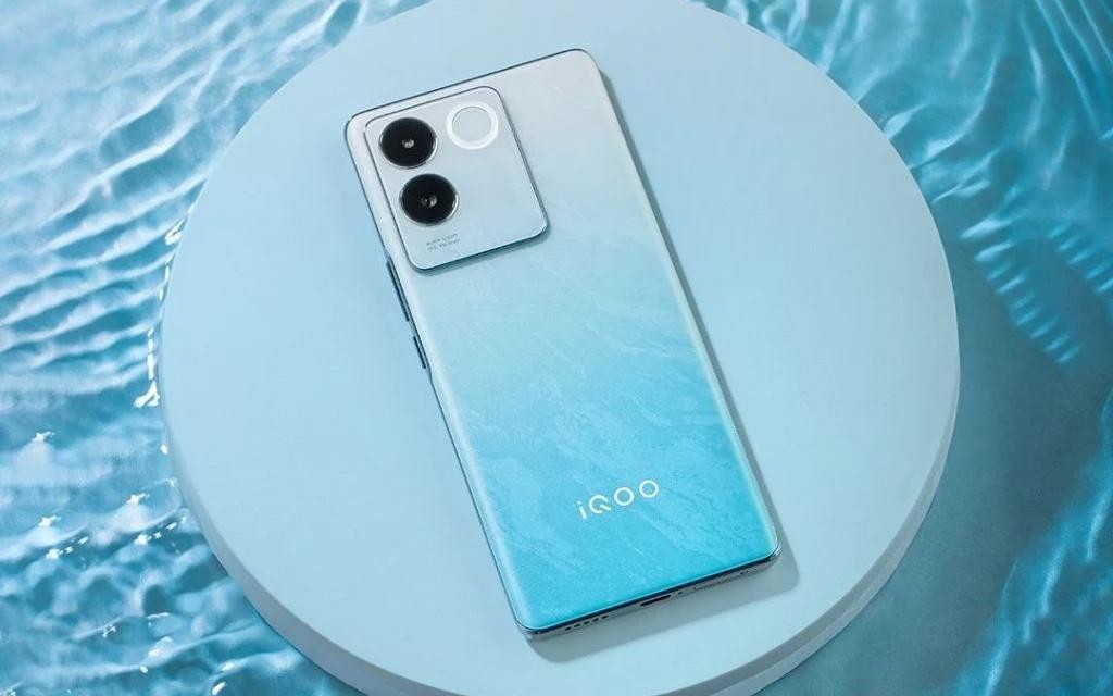 iQOO Z7 Pro蓝湖配色图放出 外观很清新 8月31日发布