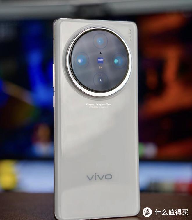 vivo X100 Ultra渲染图出炉，你喜欢那种摄像头布局？