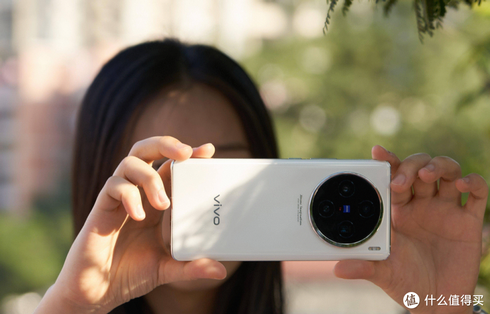 vivo发布第一款“相机”！2亿像素镜头+30倍长焦：“演唱会神器”