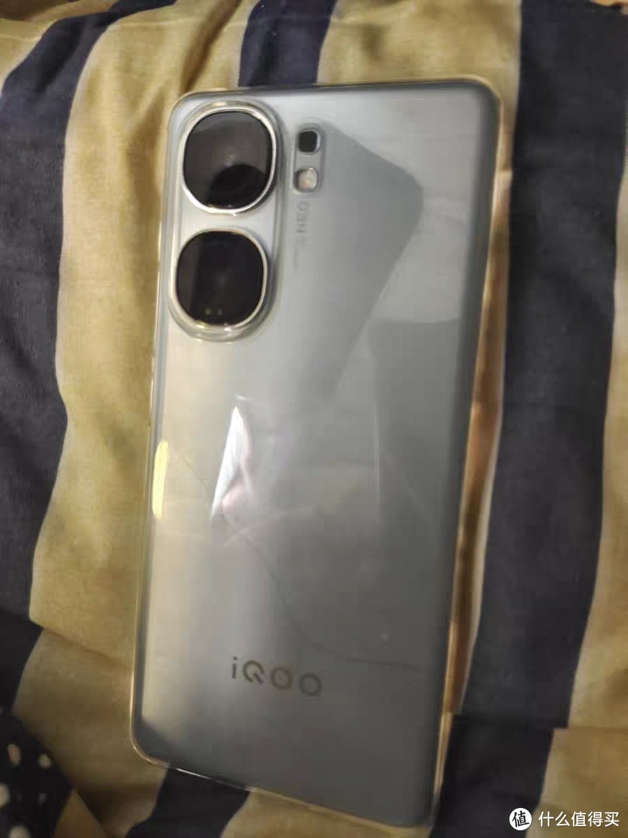 vivo iQOO Neo9新品发布！性能怪兽还是颜值担当？