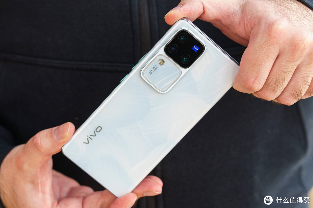 拍照强！Vivo S19系列：标准版和Pro版，哪款才是你的菜？