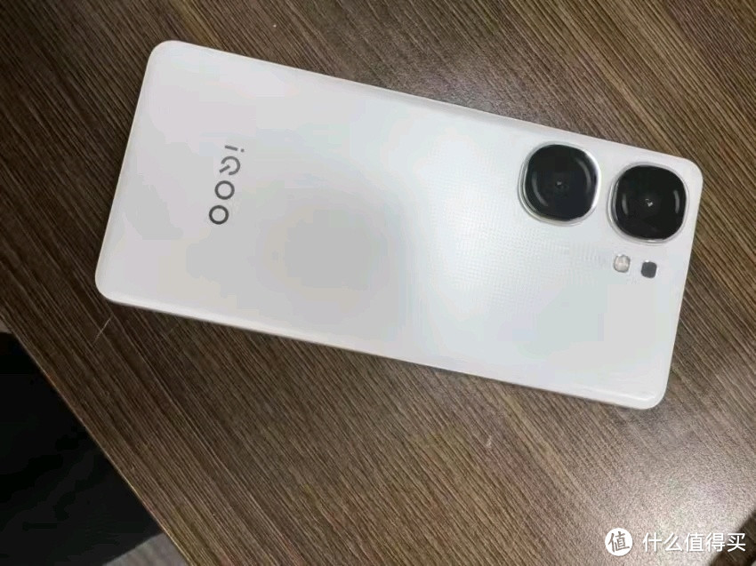 vivoiQOO Neo9S Pro+，性能怪兽还是实用神器？