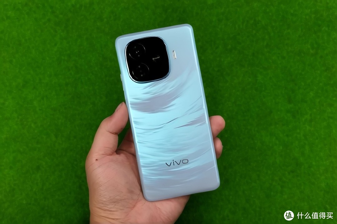 vivo直接“摊牌”，骁龙7Gen3+磐石抗摔+144Hz跌至1651元，性价不输红米