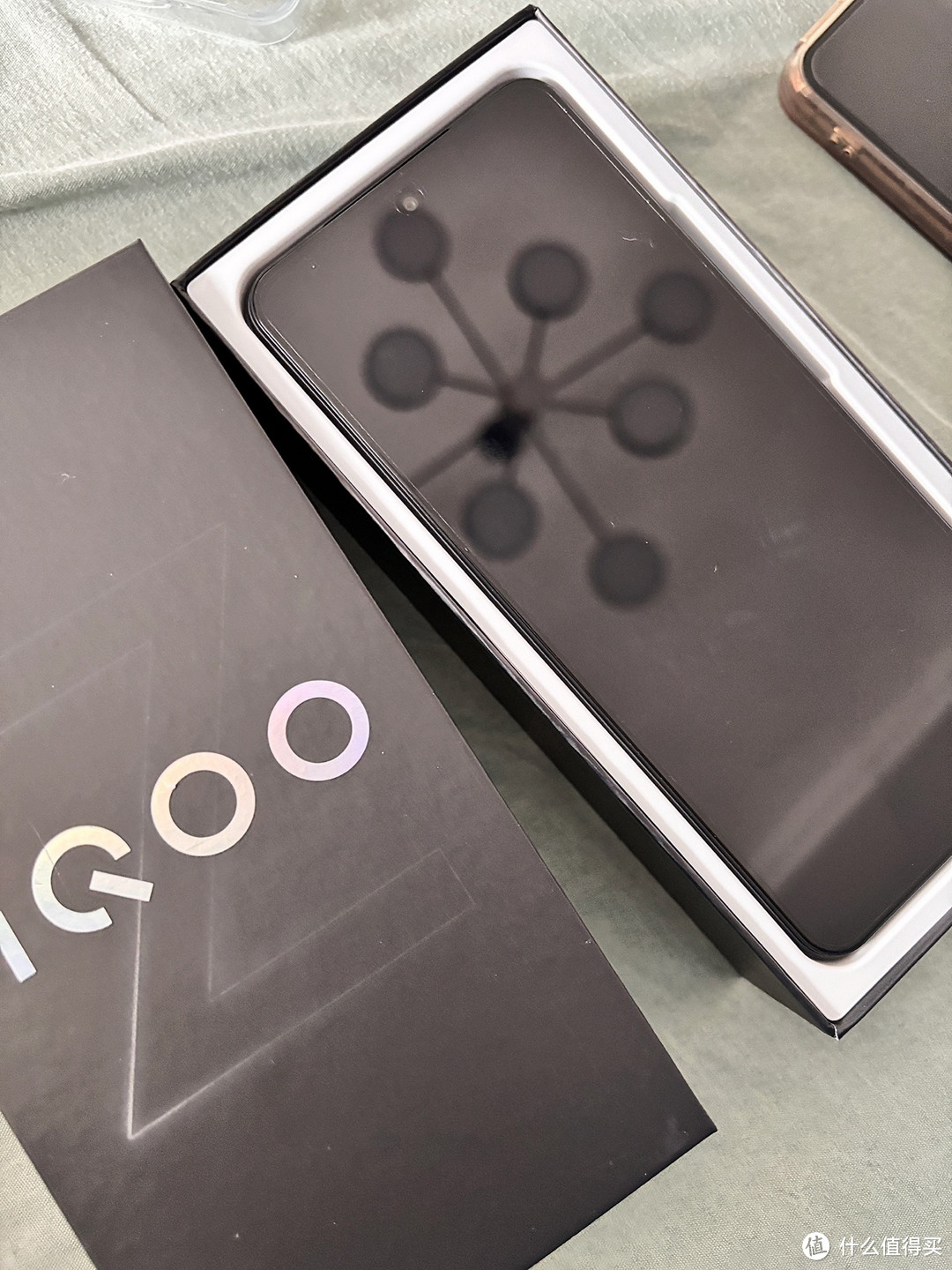 vivo iQOO Z9x：6000mAh大电池，让你畅玩不停！