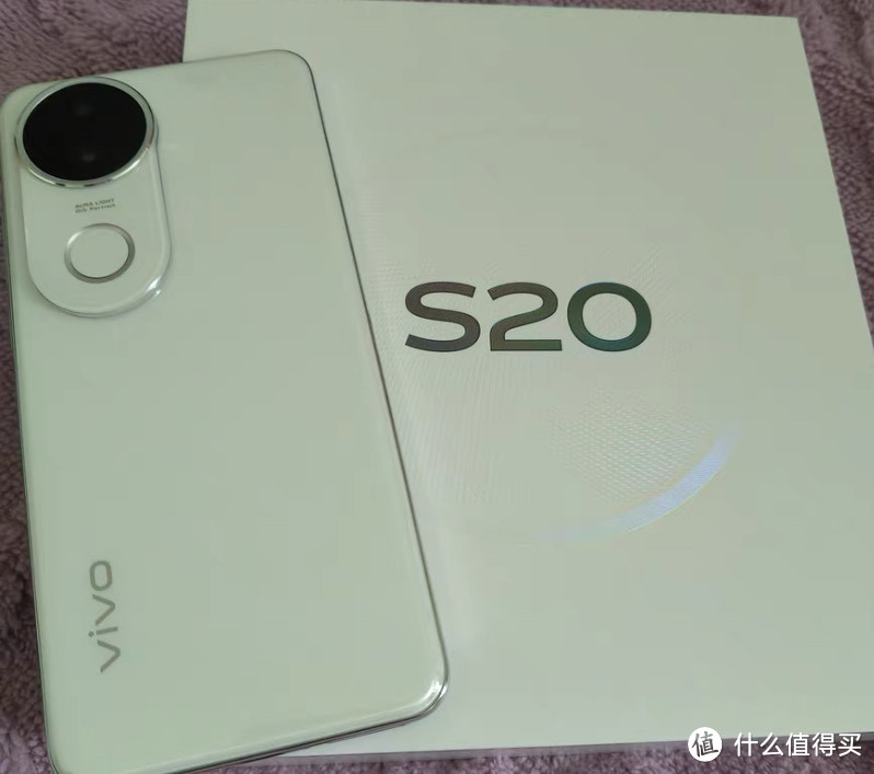 跟着我一起选购性价比手机，vivo S20