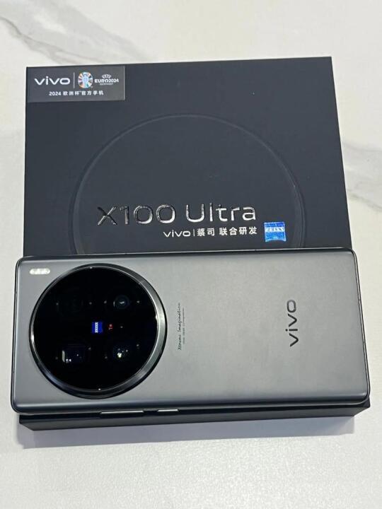 vivo X100 Ultra影像灭霸清仓，2亿长焦+1英寸主摄真香预警